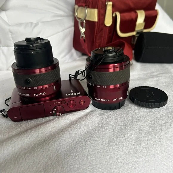 Nikon J3 maroon camera with additional lens - Picture 2 of 9